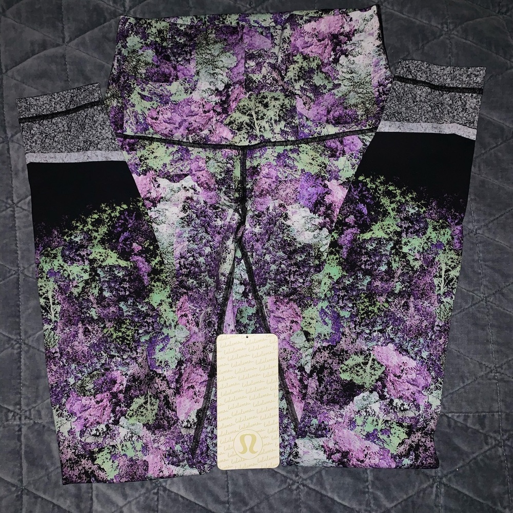Lululemon yoga pants 🦩